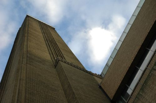 Onder aan het Tate Modern