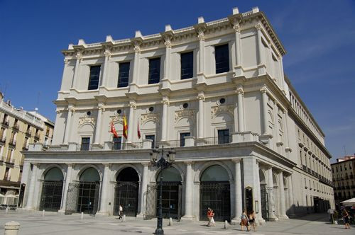 Voorkant van het Teatro Real