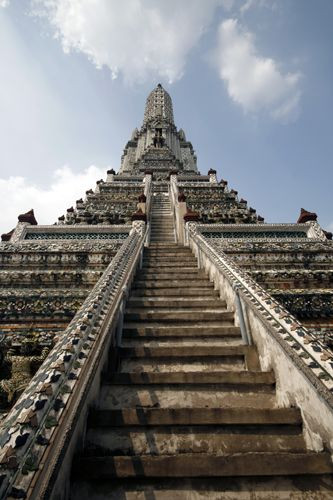 Aan de voet van het Wat Arun