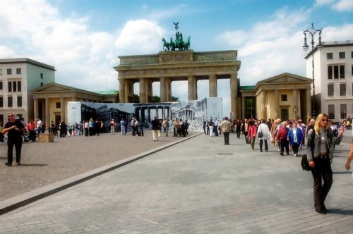 Mensen bij de Brandenburger Tor