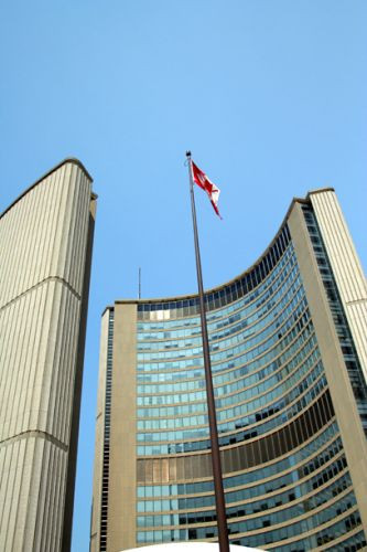 Vlaggenmast aan de Toronto City Hall