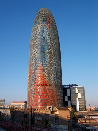 Totaalbeeld van de Torre Agbar