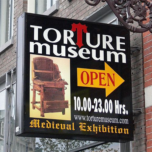 Uithangbord van het Torture Museum