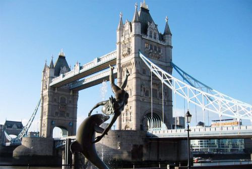 Zicht op de Tower Bridge