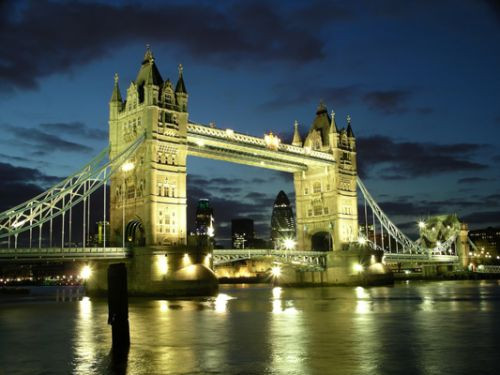 Nachtbeeld van de Tower Bridge