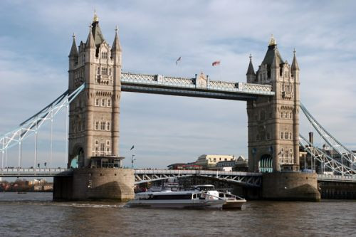 Boot bij de Tower Bridge