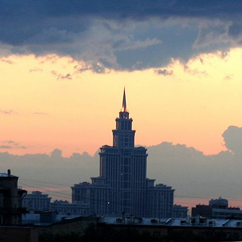 Vergezicht op het Trioemf Palas