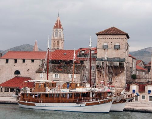 Zeilschepen in Trogir