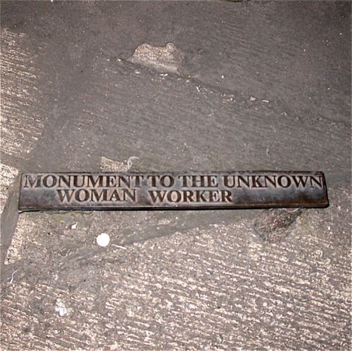 Naambord van het monument