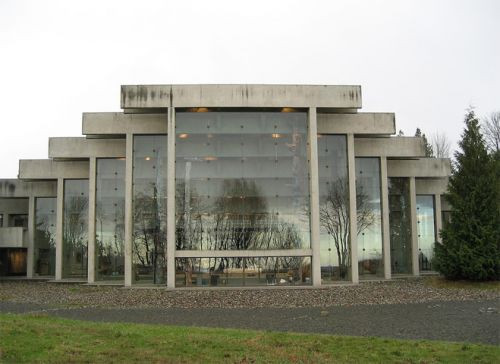 Buiten het Museum voor Antropologie