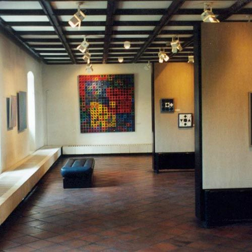 Binnen in het Vasarely Museum