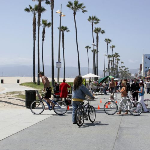 Fietsers op Venice Beach