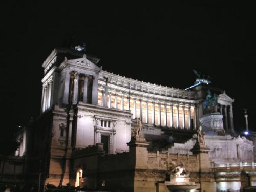 Nachtbeeld van het Victor Emanuel II -monument