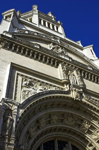 Onder aan het Victoria & Albert Museum