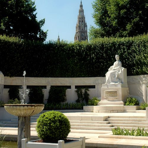 Standbeeld in de Volksgarten