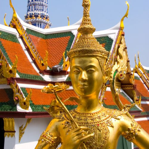 Beeldje voor het Wat Phra Kaew