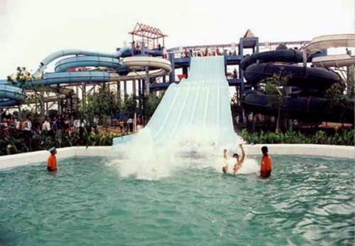 Glijbaan van het Ho Tay Lake Water Park