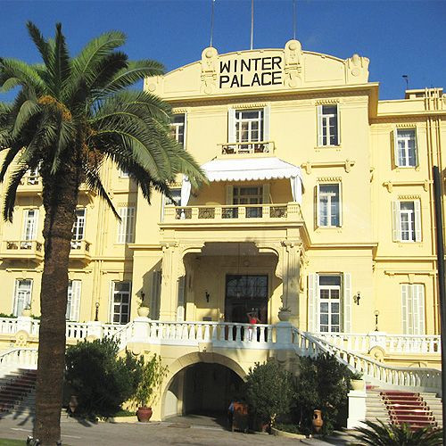 Voorkant van het Winter Palace Hotel