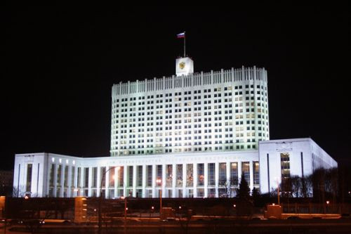 Nachtbeeld van het Witte Huis van Rusland