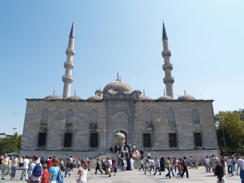 Voorkant van de Yeni Moskee