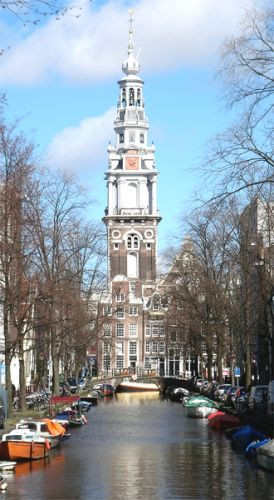 De Zuiderkerk van op een gracht