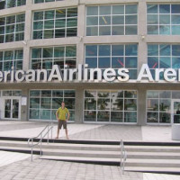 Ingang van de American Airlines Arena
