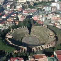 Luchtbeeld van het Amfitheater van Pozzuoli