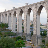 Stenen aquaduct bij Lissabon