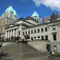 Voorkant van de Vancouver Art Gallery