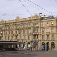 Gebouw langs de Bahnhofstrasse en Paradeplatz
