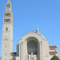 Voorkant van de Basilica of the National Shrine of the Immaculate Conception