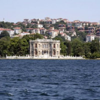 Vergezicht op het Beylerbeyi Paleis