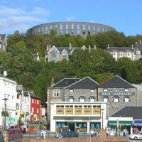 Vergezicht op McCaig’s Tower