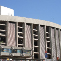 Buiten aan Camp Nou