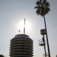 Zon boven de Capitol Records Tower