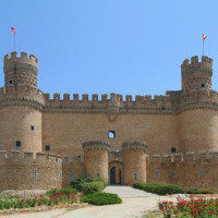 Voorkant van het Castillo de los Mendoza