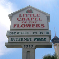 Reclamebord van de Little Chapel of the Flowers
