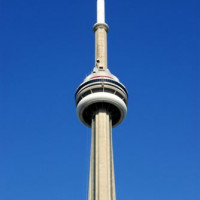 Onder de CN Tower