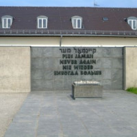 Gedenksteen aan het Concentratiekamp van Dachau