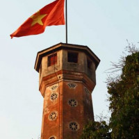 Vlag op de Cot Co Flag Tower