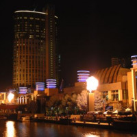 Nachtbeeld van het Crown Casino and Entertainment Complex