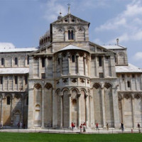 Buiten aan de Duomo Santa Maria Assunta