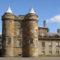 Zicht op Holyrood Palace