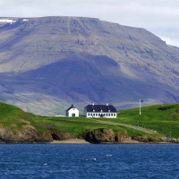 Huisjes op Viðey en Lundey