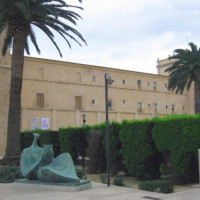 Beeld aan het Monasterio de San Miguel de los Reyes