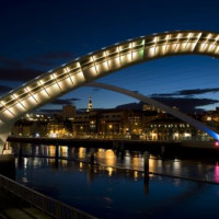 Nacht aan de Gateshead Millennium Bridge