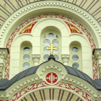 Kruisje op de deur van de Geboorte van Christus-kathedraal