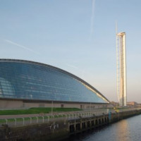 Zijaanzicht op het Glasgow Science Centre