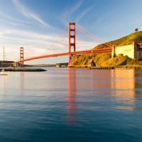 Zijaanzicht van de Golden Gate Bridge