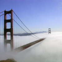 Mist rond de Golden Gate Bridge